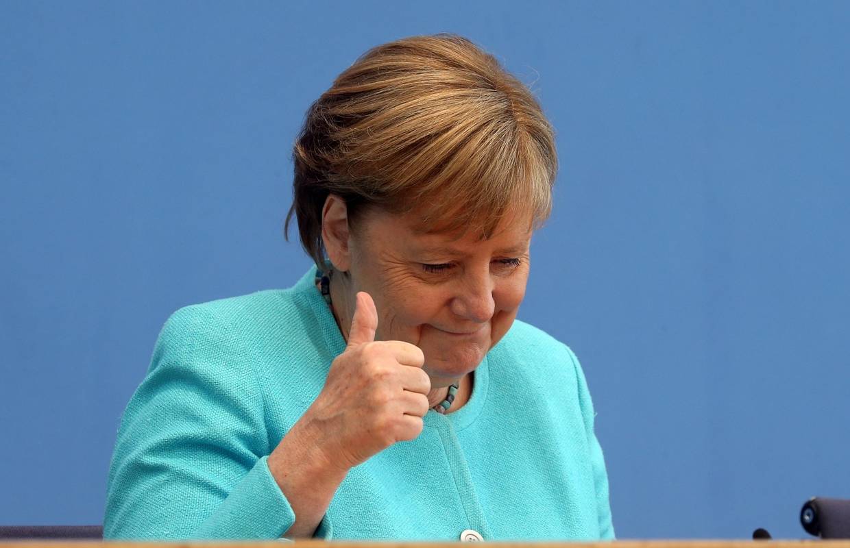 Merkel je dobila svoju figuricu za tamjan: Drže ih na kaminu, polovicu su već rasprodali...