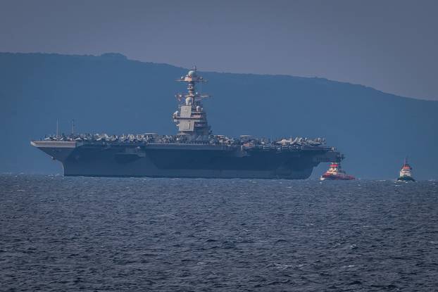 Najveći ratni brod ikada sagrađen, USS Gerald R. Ford, uplovio ispred Splita 