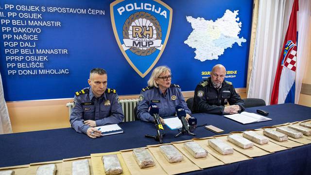 Osijek: Na Graničnom prijelazu Batina  policija uz pomoć psa Dona pronašla 11 kilograma heroina
