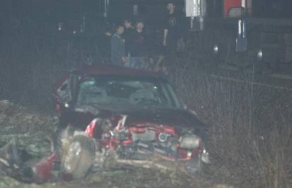 Dugo Selo: Vlak naletio na automobil i ozlijedio dvoje