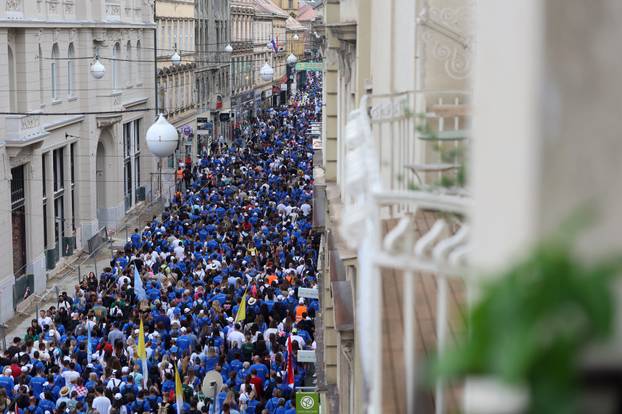 Zagreb: Povorka Antunovskog hoda na putu prema bazilici svetog Antuna Padovanskog