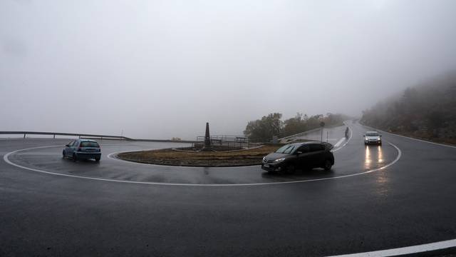 Kiša i magla otežavaju promet na autocesti Rijeka-Zagreb 