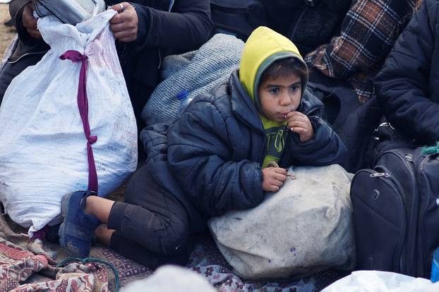Displaced Palestinians wait to be allowed to return to their homes in northern Gaza, in the central Gaza Strip