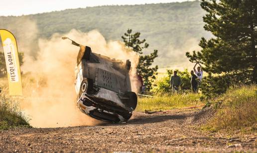 FOTO Martin i Dora Ravenščak doživjeli nesreću na reliju u Mađarskoj, prevrnuli se na stazi