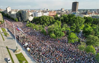 Peti prosvjed protiv nasilja u Beogradu: Deseci tisuća na ulicama, došli i brojni glumci
