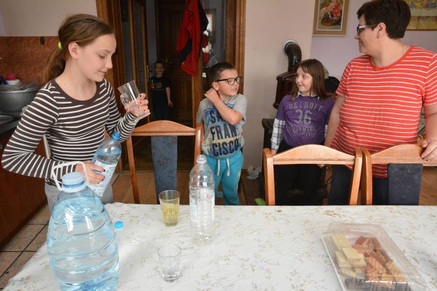 'Nafta nam je i ranije uništila polja, na njima ništa ne raste'