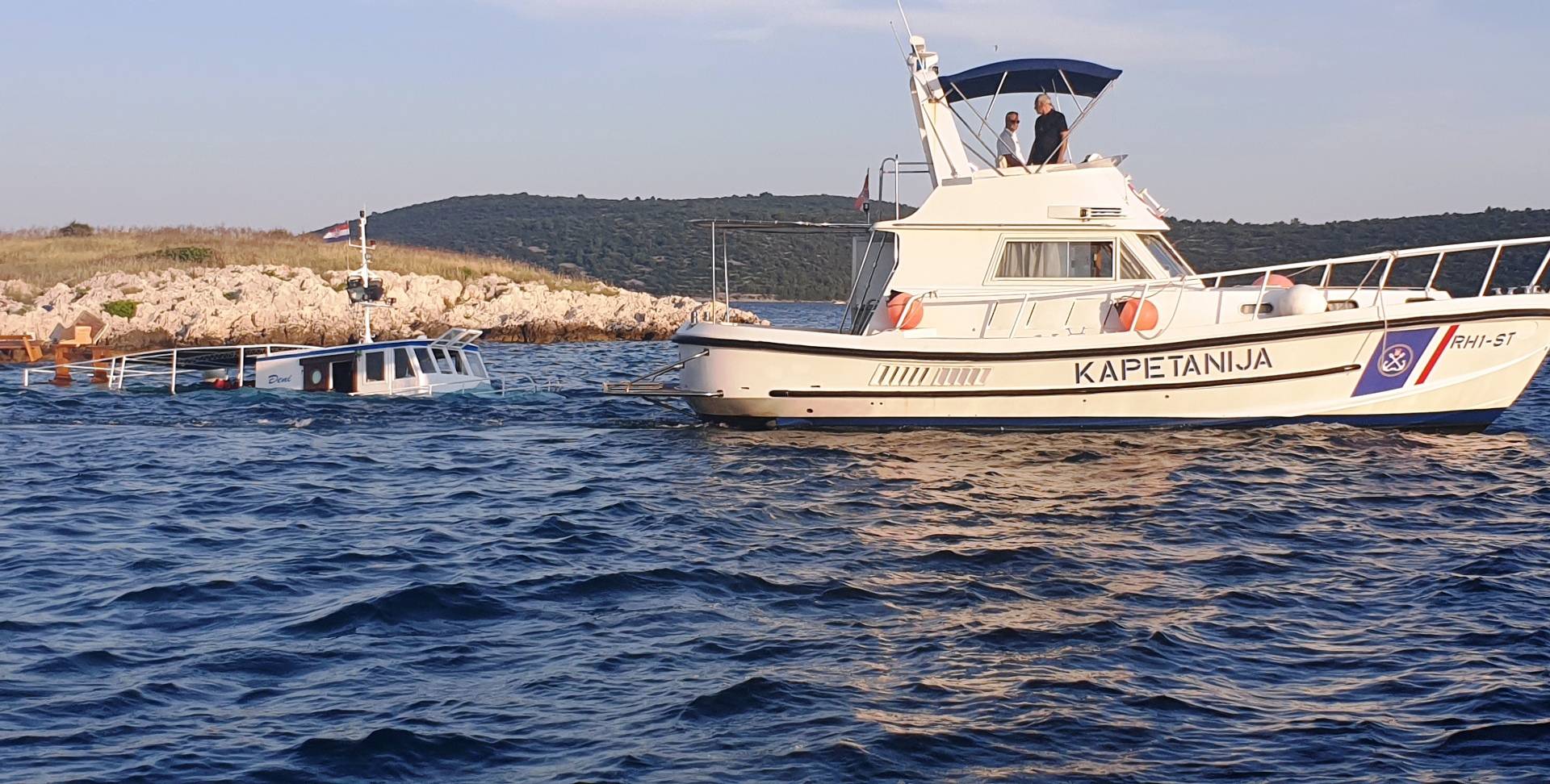 Potonuo brod kod Drvenika: 18 putnika su spasili neozlijeđene
