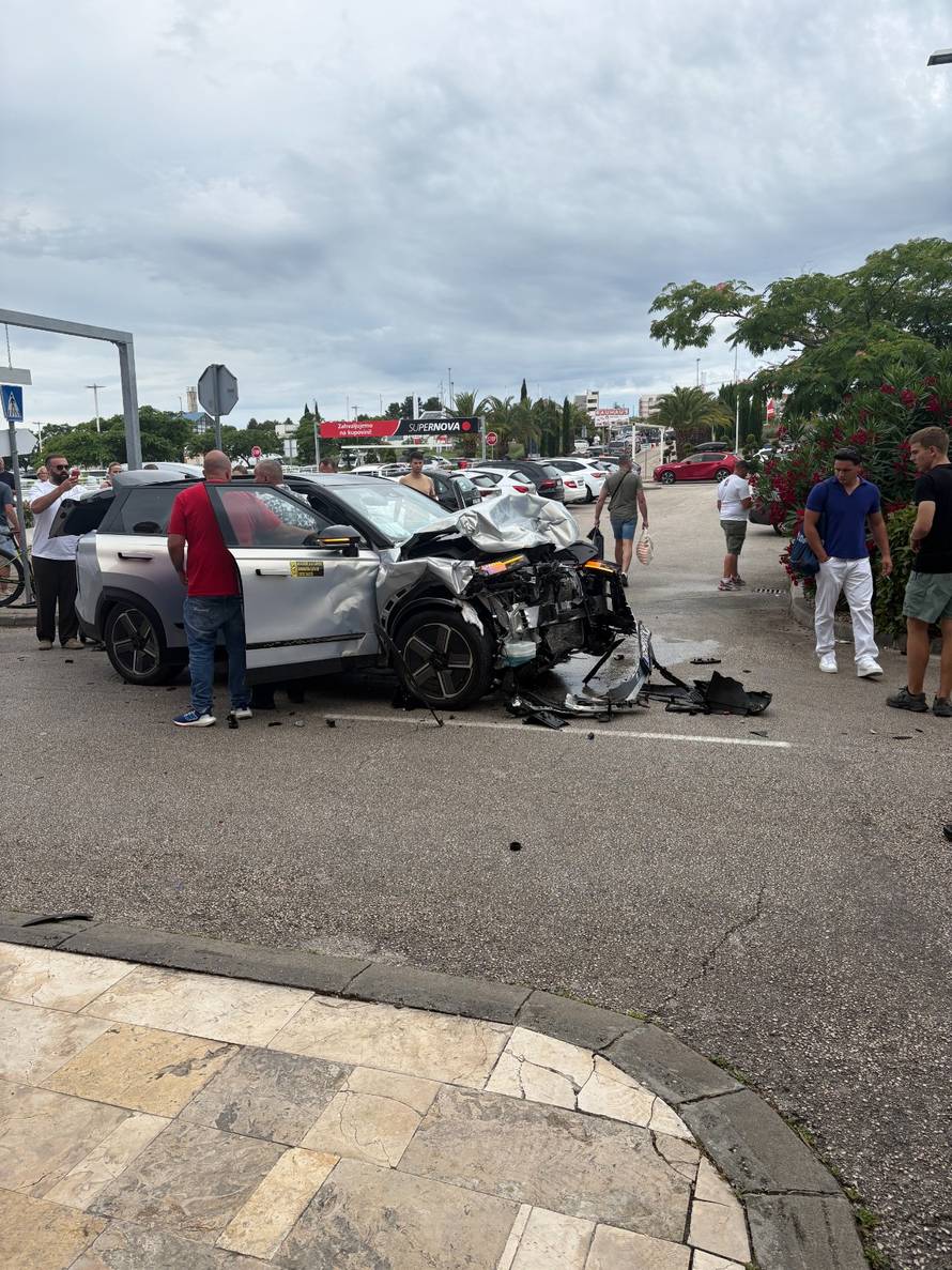 VIDEO Kaos u Zadru: Sudarilo se više auta, stigla i Hitna pomoć