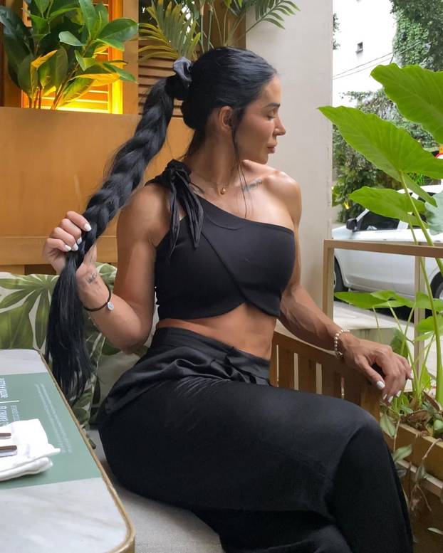 FOTO Fotkama isklesanog tijela zaludila pratitelje: Pogledajte samo te pločice...