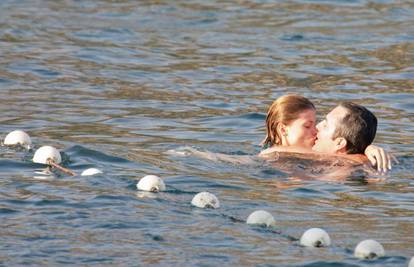 Lejla i Tarik Filipović na plaži  izmjenjivali nježnosti 