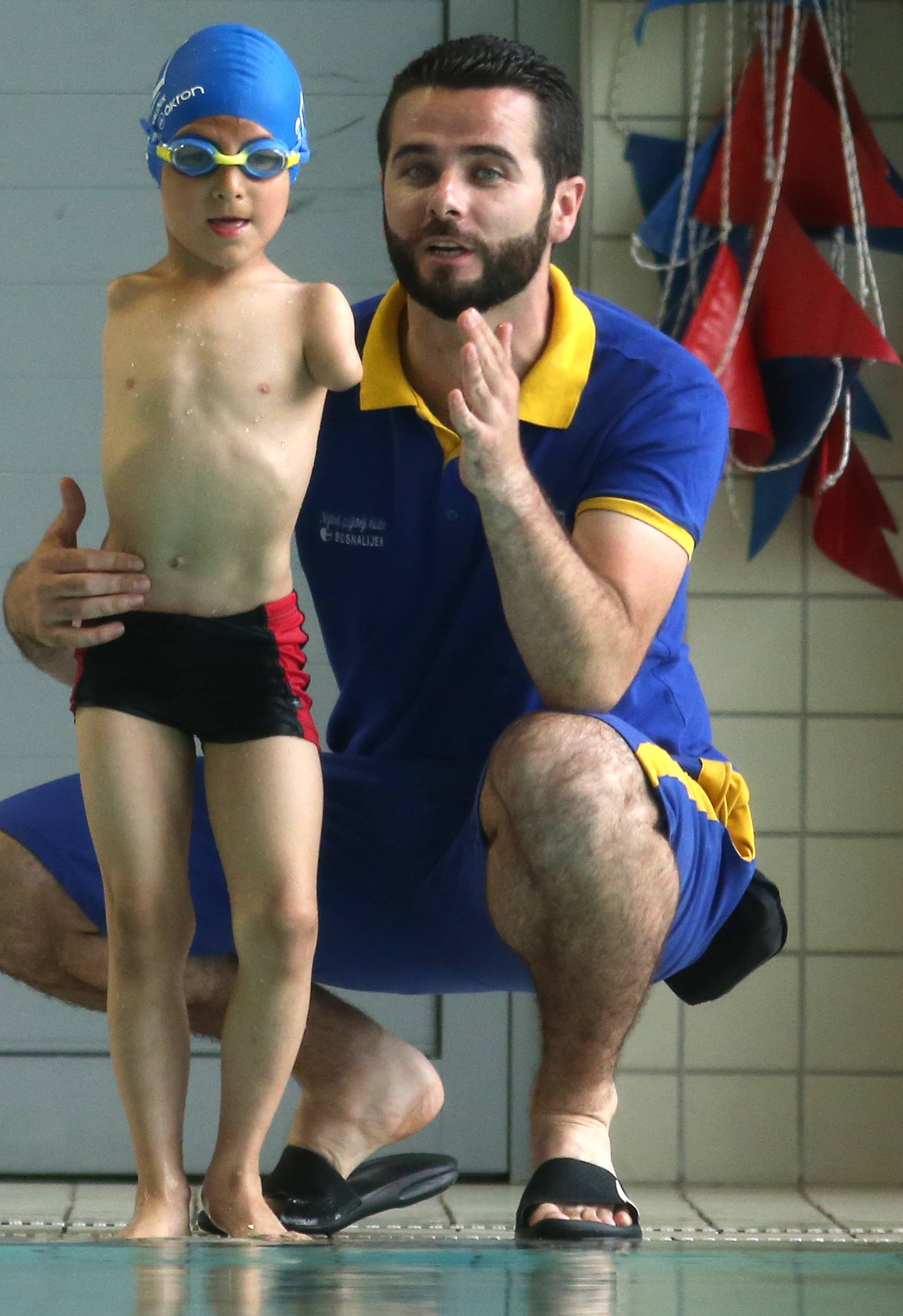 Dječak bez ruku osvojio zlatnu medalju: 'Njemu je bazen sve'