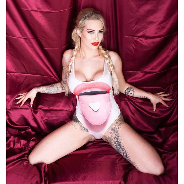 Dosadio joj izgled barbike pa se za 140.000 € 'popravila': Evo kako je izgledala prije zahvata