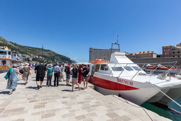 Sunčan dan na ulicama Dubrovnika