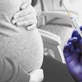 Britanci: Opasnost za prijenos korone s trudnice na bebu mala