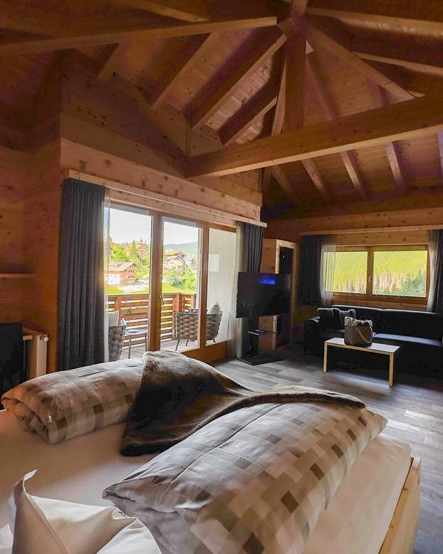 FOTO Ovo je najljepši bazen na Alpama: Topao je, proziran i ima pogled na Dolomite