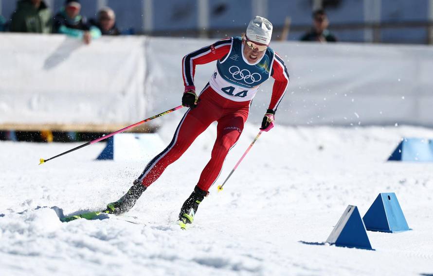 Cross-Country Skiing - Men's 10km Interval Start Free