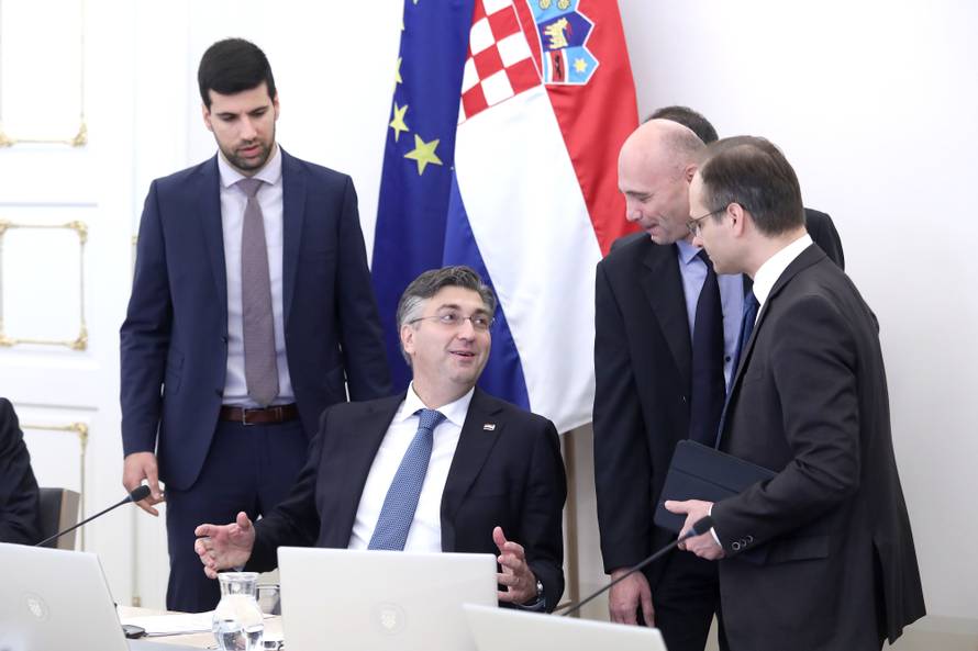 Stižu Cro kartice i podmiruju se dugovi dobavljačima lijekova