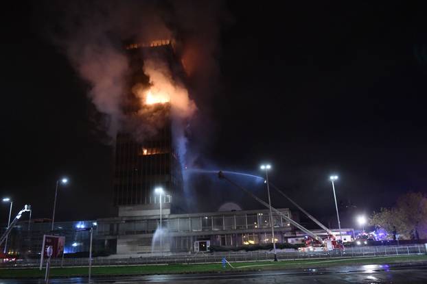 Zagreb: Pozar u Vjesnikovom neboderu