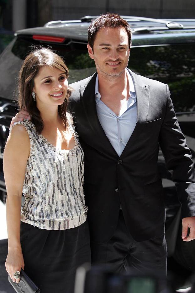 New York: Glumice Nina Dobrev i Ashley Tisdale dolaze u hotel 