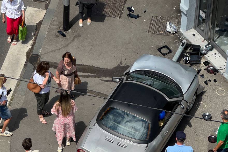 Vozilo se zaletjelo u izlog