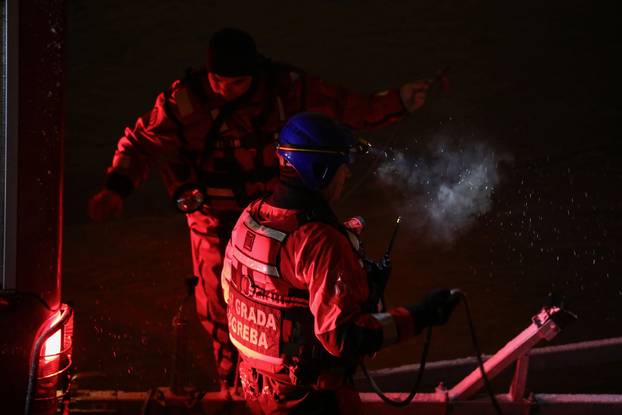 Zagreb: Zbog loših vremenskih uvjeta obustavljena potraga u rijeci Savi