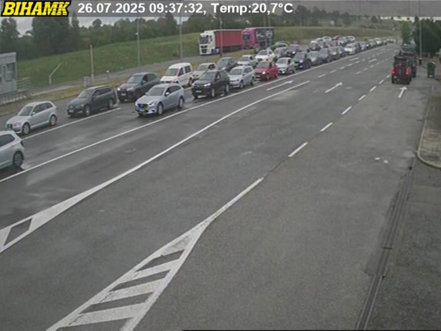 Pojačan promet na cestama, kilometar kolone kod Lučkog