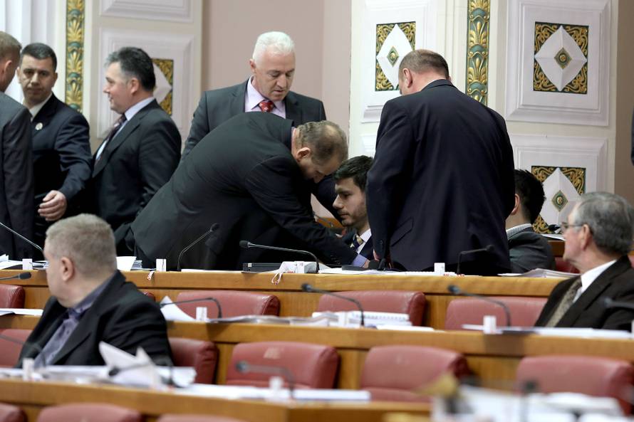 Culej  opsovao i  napao Pernara: 'Balavac jedan, sram te bilo!'