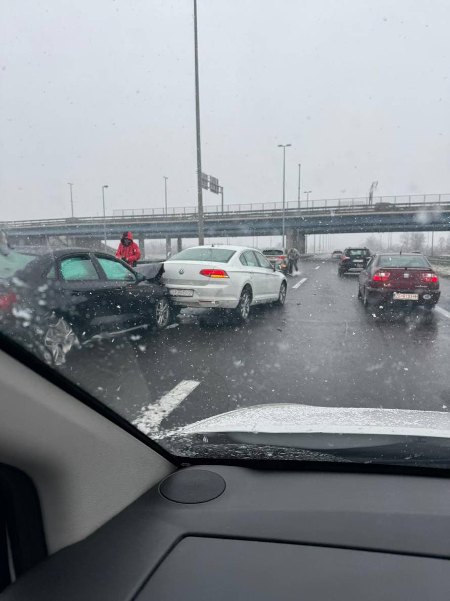FOTO Sudarili se na zagrebačkoj obilaznici, kolona je 2 kilometra