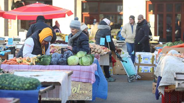 Zagreb: Hladno jutro na tržnici Dolac