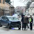 FOTO Krš i lom u Sisku: Nakon sudara dvaju automobila, dvoje ljudi zatražilo liječničku pomoć