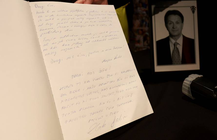 Zagreb: Što su upisali Dalić, Kustić i Svetina u knjigu žalosti za Ćiru Blaževića