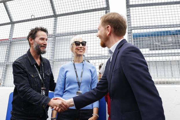 MotoGP Sachsenring: Keanu Reeves s djevojkom na motoutrci