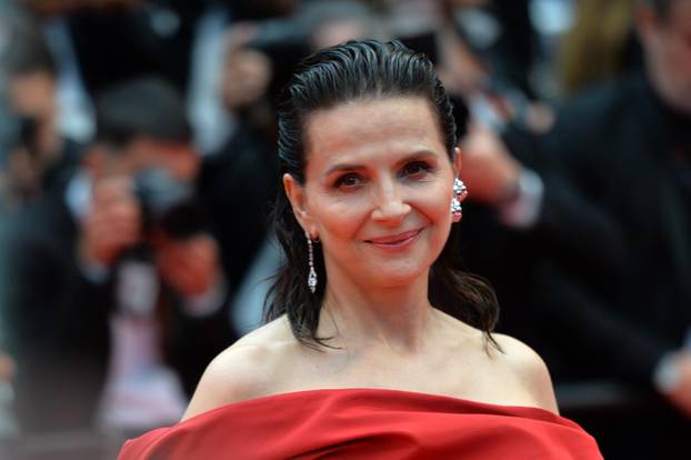 Sve?ano otvaranje 77. Filmskog festivala u Cannesu, crveni tepih