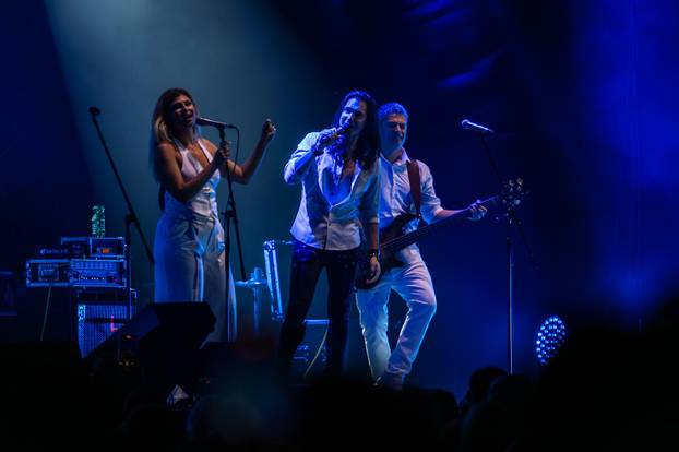 Pula: Dino Jelusić bio gost na koncertu Tonija Cetinskog