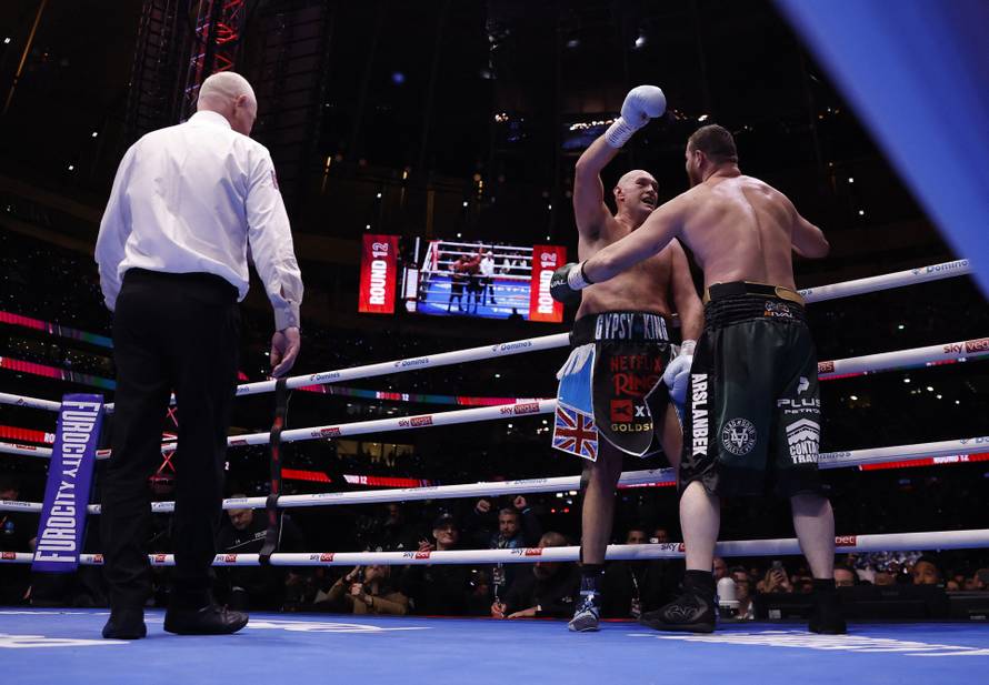 Tyson Fury v Arslanbek Makhmudov