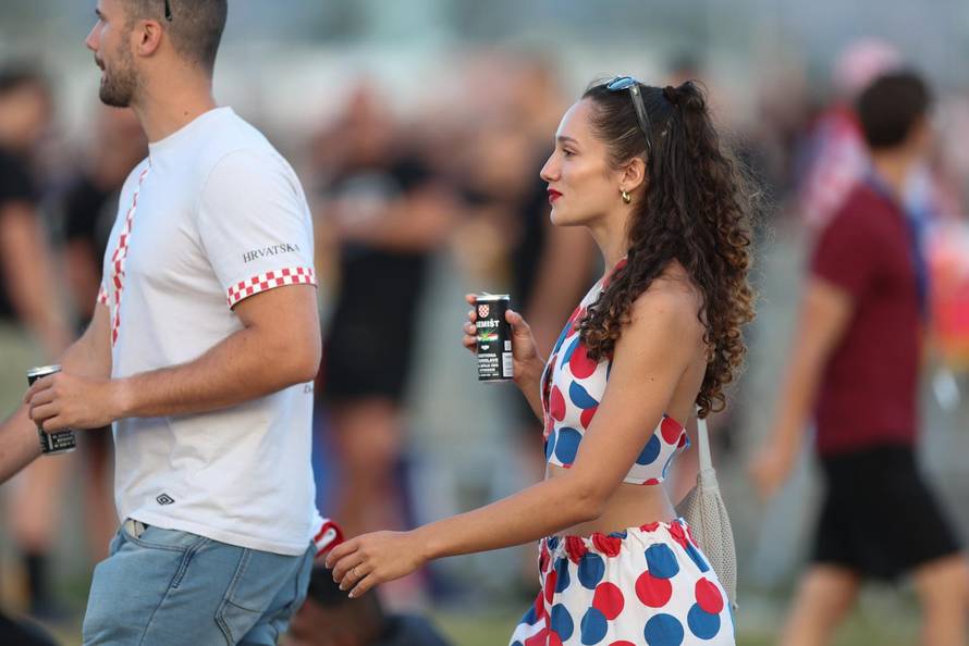 Sinj: Thompsonovi obožavatelji čekaju početak koncerta na hipodromu