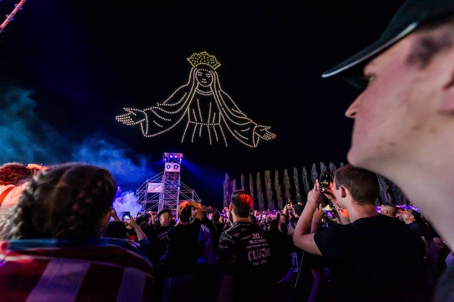 Scenografija dronovima na koncertu Marka Perkovića Thompsona