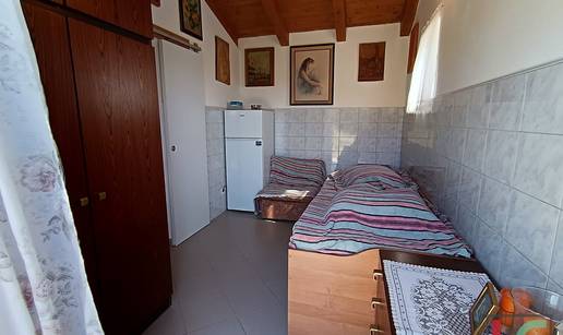 Kućica od 30 m2 kod Rovinja za 290.000 €! U cijeni je i zemlja, a evo gdje se tuširate i spavate