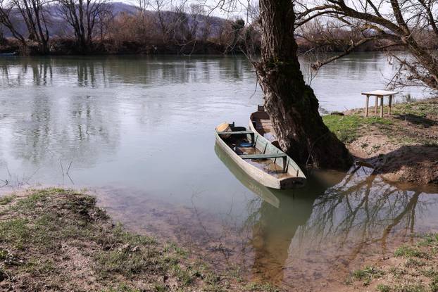 Hrvatska Kostajnica: Pri prevrtanju čamca u Rijeci Uni jedna je osoba poginula