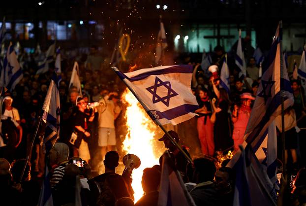 Israelis demonstrate after Israeli Prime Minister Benjamin Netanyahu sacked his defense minister, Yoav Gallant, in Tel Aviv