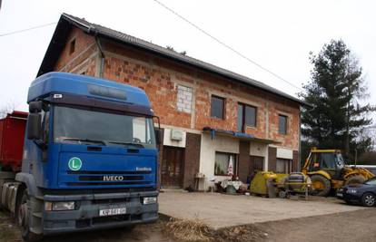 Sestra vozača bagera tvrdi: Mi nismo krivi za rušenje kuća