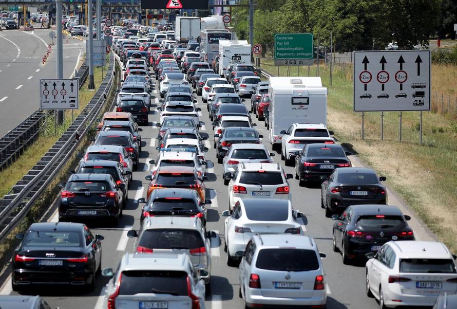 Zagreb: Velika gužva na naplatnoj postaji Lučko