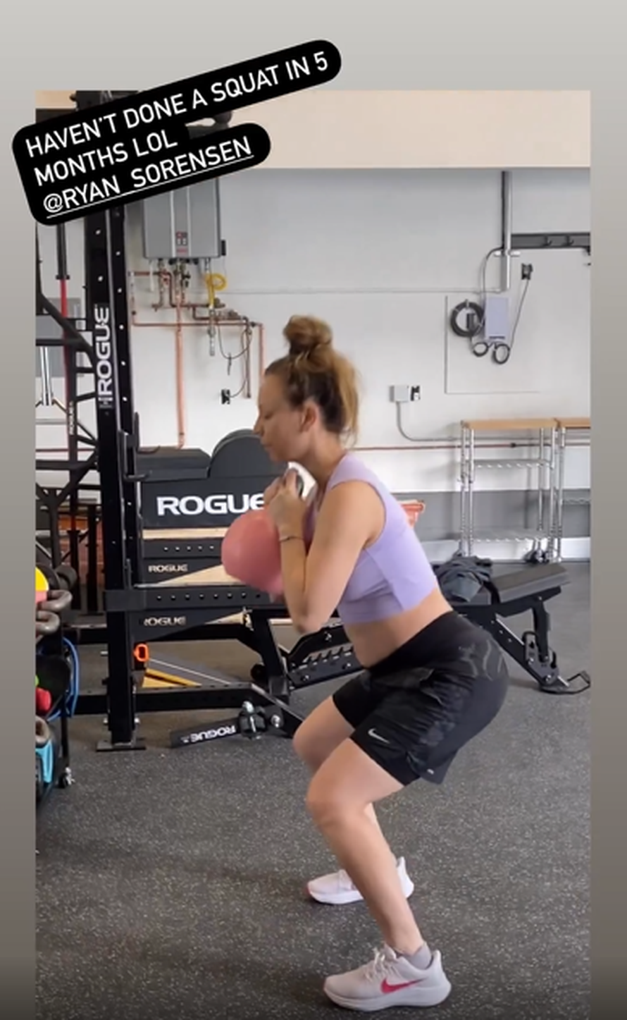 Kaley Cuoco pokazala trudnički trbuščić: 'Nismo se vidjeli neko vrijeme, izgledam li drukčije?'