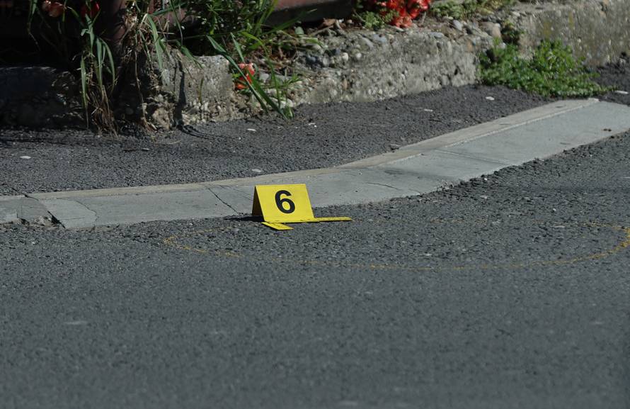 Zagreb: Policijski očevid u Dubravi gdje je jutros došlo do pucnjave