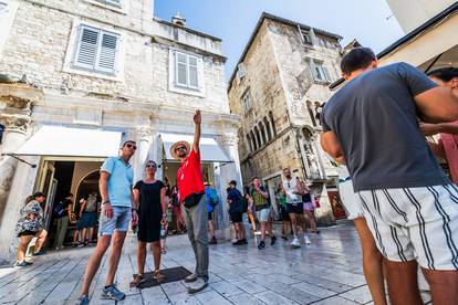 Danas i do 38°C! Turisti guštaju u Splitu. Ali uskoro stiže velika promjena i kraj toplinskog vala!