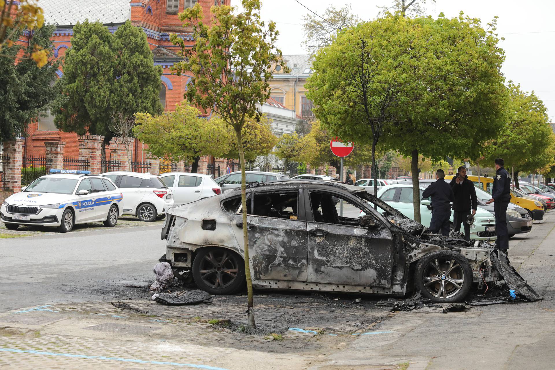U Osijeku se zapalio automobil
