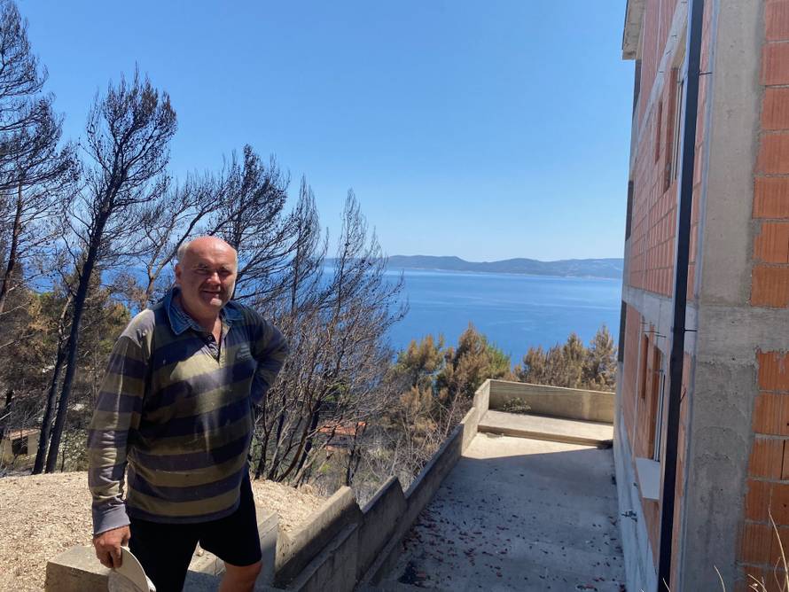 Estonac iz Mimica: 'Od izbijanja požara nemam ni struje ni vode. Krov mi je u potpunosti izgorio'