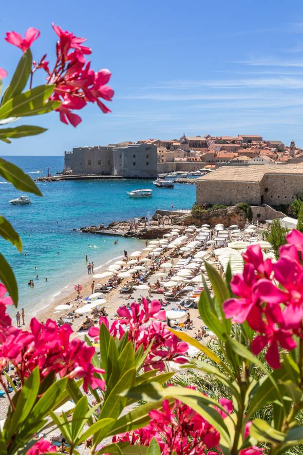 Dubrovnik: Gradske plaže već su pune kupača