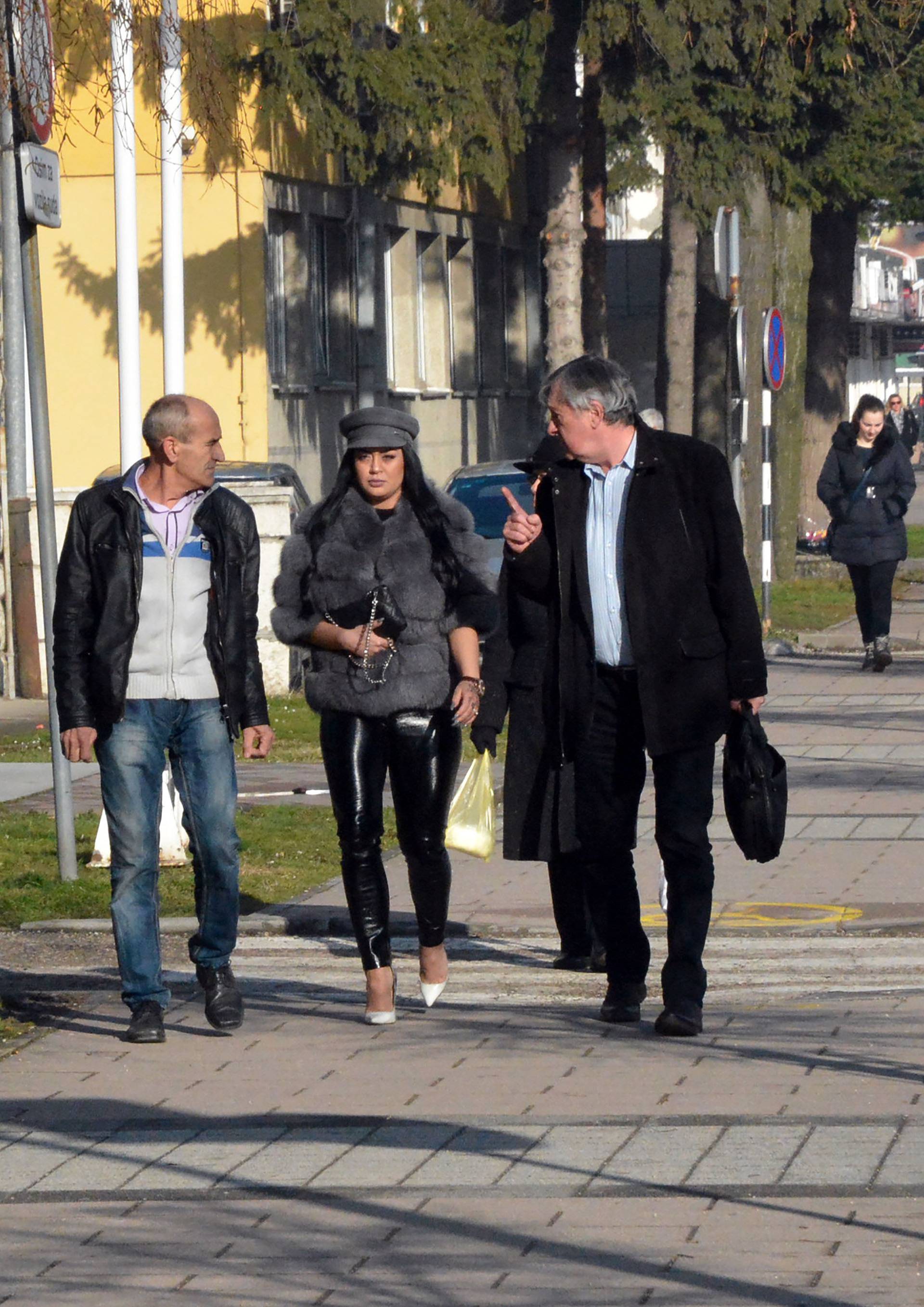 Saška na sudu u lateksu: Je li svećenik još zaljubljen u mene?