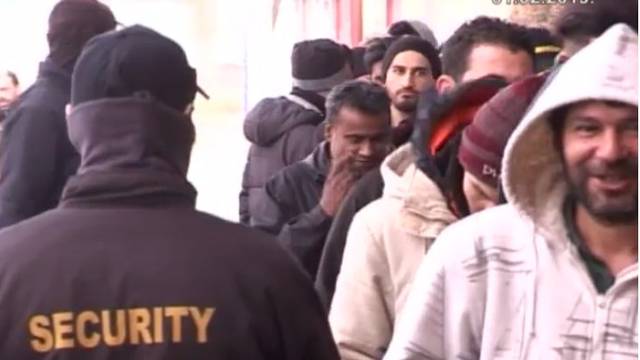 U Bihaću se tuklo 300, uhićeno 50 migranata, neki su izbodeni
